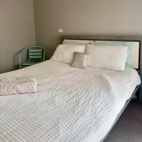 Katil atau katil-katil dalam bilik di Mint Accommodation - Bridget