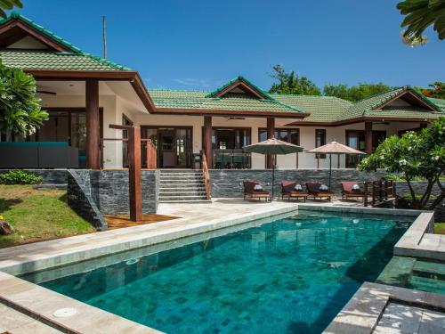 Bazén v ubytování Idyllic Samui Beach Villa Resort nebo v jeho okolí