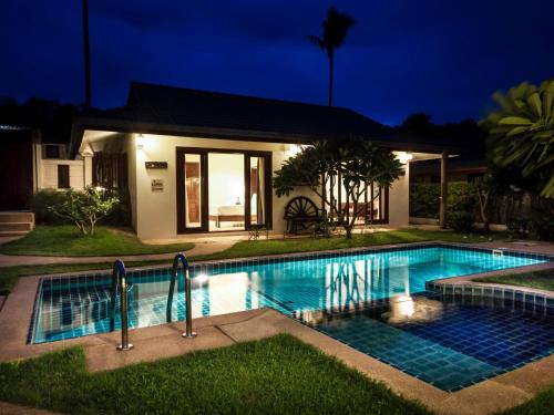 Bazén v ubytování Idyllic Samui Beach Villa Resort nebo v jeho okolí
