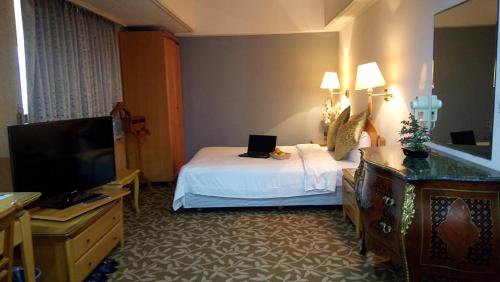 Televisyen dan/atau pusat hiburan di Berkeley Business Hotel Zhongzheng