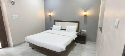 Postel nebo postele na pokoji v ubytování Pantsachiv Bungalow