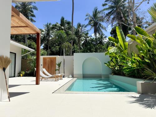 Bazén v ubytování Luxury K Villas 3 nebo v jeho okolí