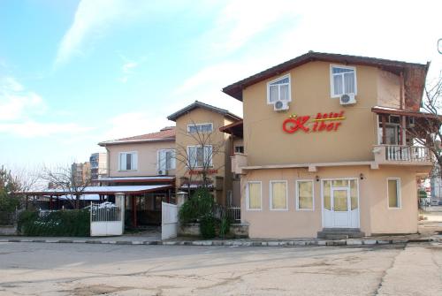 a building with a sign on the side of it at Hotel Kibor in Gŭlŭbovo