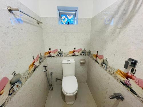 Ένα μπάνιο στο Janaka's House
