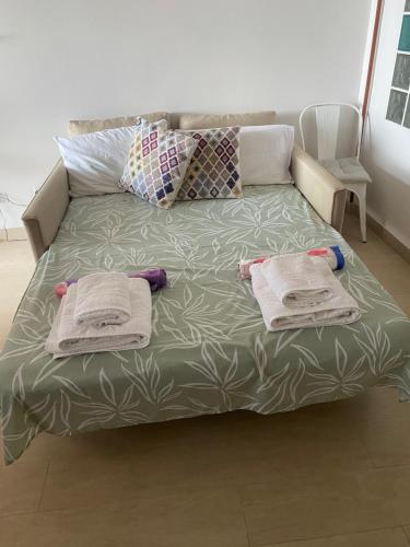 Ένα ή περισσότερα κρεβάτια σε δωμάτιο στο Hibiscus Apartment-casa per le vacanze vicino tropea