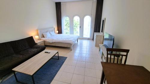 DRUVYA HOLIDAY HOMES, Building No 194, Street No,10 Discovery Gardens, Close to Al Furjan Metro 3 minutes walkable