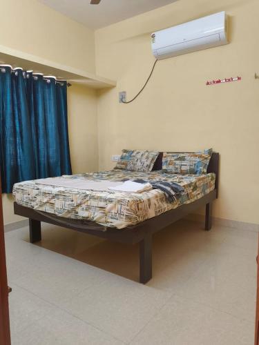 Ένα ή περισσότερα κρεβάτια σε δωμάτιο στο DilsBreak HomeStay