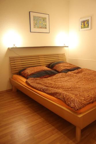 a large bed in a bedroom with two pillows at Ferienwohnung Südblick in Groß Zicker in ruhiger Lage mit Terrasse und Meerblick in Groß Zicker