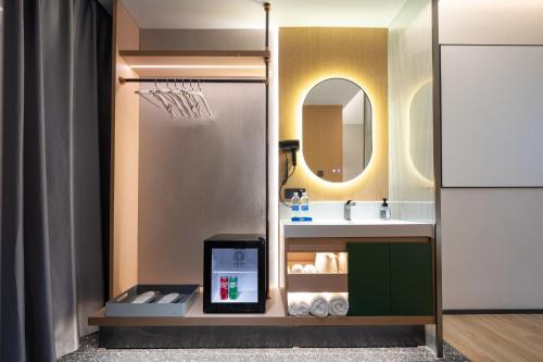 a bathroom with a sink and a mirror at Kainuo Garden Aesthetic Design Hotel Beijing Road - Shisanhang - Railway Station Metro Station - International Trade Center, Yuexiu District Guangzhou-- Reputation Preferred in Guangzhou