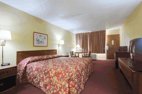 Postel nebo postele na pokoji v ubytování Americas Best Value Inn & Suites Greenville