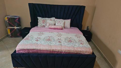 Ένα ή περισσότερα κρεβάτια σε δωμάτιο στο Benitah One Bedroom Home 2