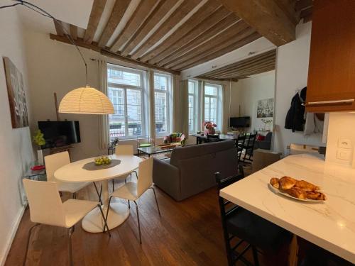 Delightful Dauphine Apartment Saint-Germain