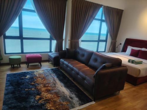 SEAVIEW Studio with KING BED at Imperium Residence, Kuantanにあるシーティングエリア