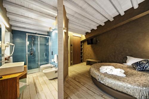 A bathroom at Notti O' Tunn Luxury Rooms in centro