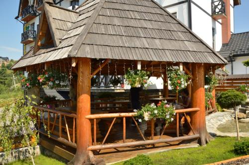 Κήπος έξω από το Hotel Pid Strihoju