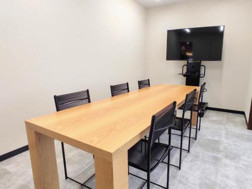 a conference room with a large wooden table and chairs at H,U,B Unzen - Vacation STAY 74185v in Unzen