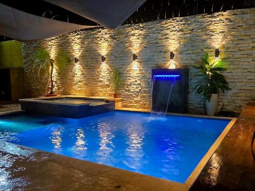 Moderna Casa con piscina , jacuzzi y generador electrico