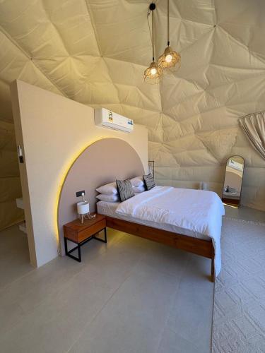 Postel nebo postele na pokoji v ubytování Sunset Domes Premium