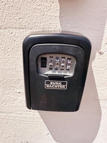 a black box on the side of a wall at Gästehaus MaryVitty, zentrale zwischen Aarau und Olten, gut verbunden in Schönenwerd