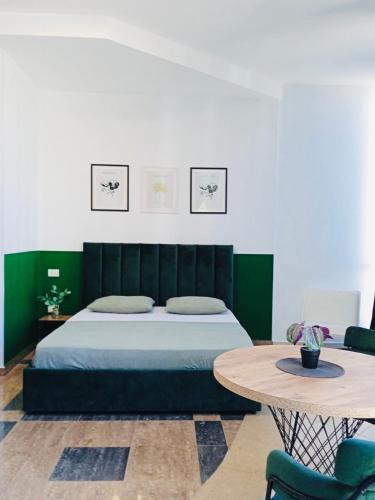 Кровать или кровати в номере Greenline Apartments