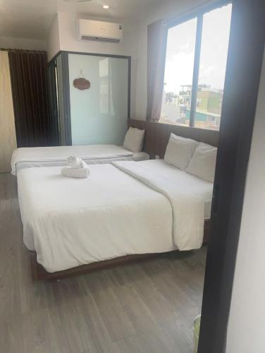 Ein Bett oder Betten in einem Zimmer der Unterkunft Hanoi Old Quarter Hotel and Spa