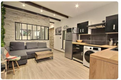 2 rooms 30 m2 full of charm, in the heart of the 7th arrondissement Marseille
