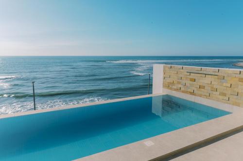 Palms La Union Beachfront Suitesの敷地内または近くにあるプール