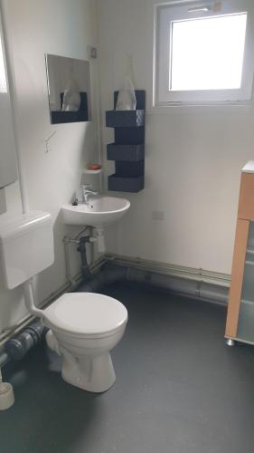 Bilik mandi di Motel Tiny House