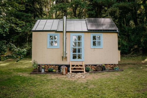 Chaloupka s odklápěcí střechou