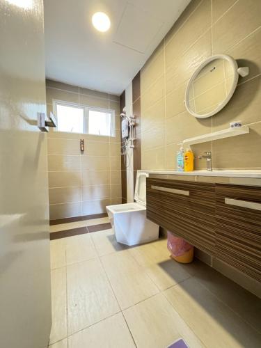 a bathroom with a sink and a toilet and a mirror at Rich field Cameron Highlands Homestay-Peony Square-3BDR 2BTH-8PAX in Cameron Highlands