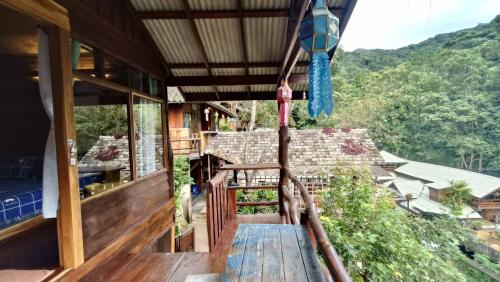 Pemandangan gunung umum atau pemandangan gunung yang diambil dari homestay