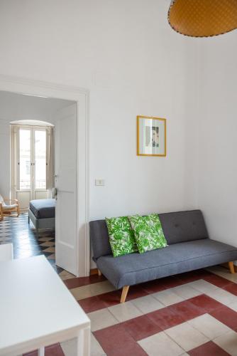 a living room with a couch and a table at Antiche Mura in Bari