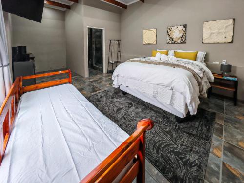 Ένα ή περισσότερα κρεβάτια σε δωμάτιο στο Jabali Guest House