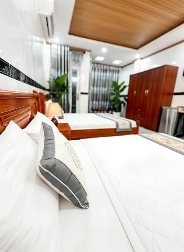 a large bedroom with two beds and a bedmitt at CT Morning Hotel in Can Tho