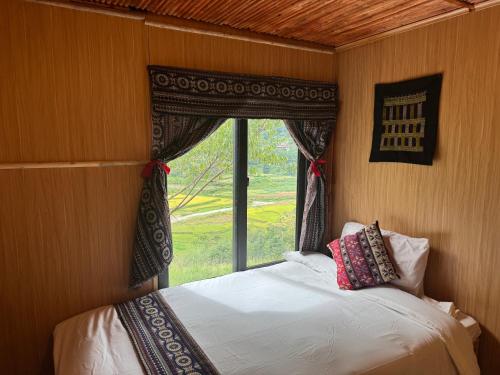 Giường trong phòng chung tại Bản Sù - Homestay