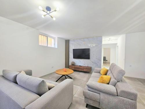 Vencejo & Citrina Houses - Peaceful Nature Stays Just Minutes from the City