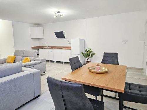 Vencejo & Citrina Houses - Peaceful Nature Stays Just Minutes from the City