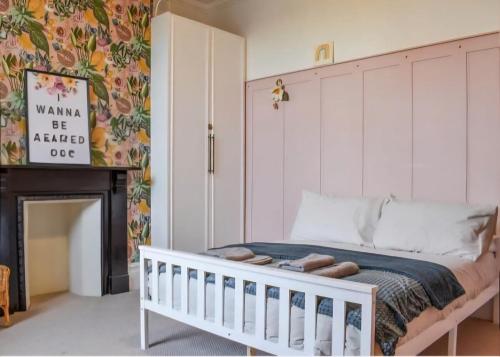 Postel nebo postele na pokoji v ubytování The Trinity's