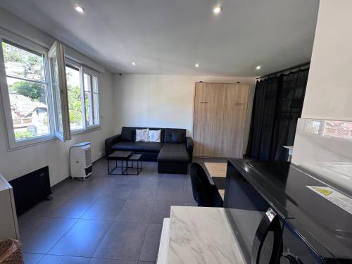 GRAND STUDIO RENOVE A CANNES IDEAL VACANCES et CONGRES - MER A PIED!