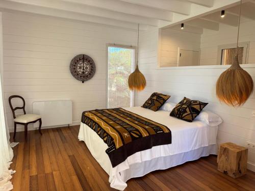 Ένα ή περισσότερα κρεβάτια σε δωμάτιο στο Akine Lodge