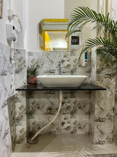 Ảnh trong thư viện ảnh của Ghat Ghar by Doorstays ở Varanasi