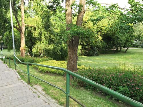 Vonkajšia záhrada v ubytovaní Apartament blisko Centrum