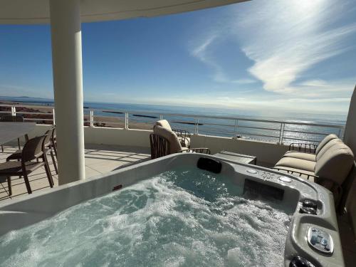 a hot tub on a balcony with a view of the ocean at ValrasLoc Archipel Panarea Vues Inegalees in Valras-Plage