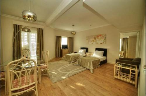 Jasmine Court Hotel Central Kyrenia Seafront Location !にあるベッド