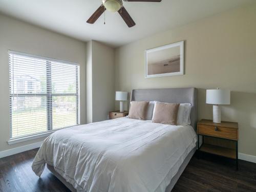 a bedroom with a bed and a ceiling fan at Landing Stunning 1BD Clubhouse Gym in Katy