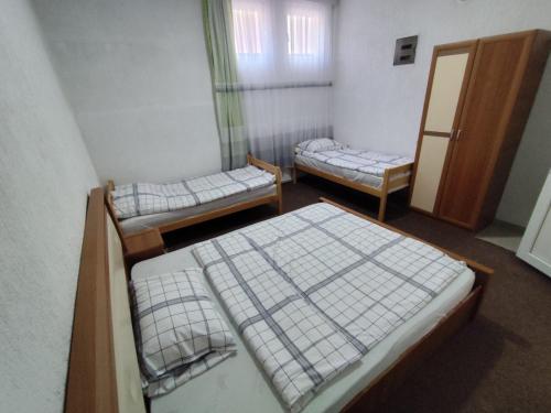 Postel nebo postele na pokoji v ubytování White Apartment