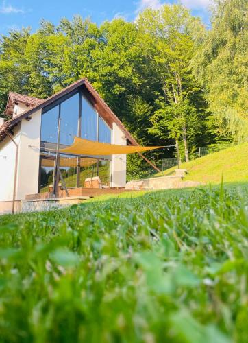 Κήπος έξω από το Joli Chalet