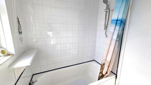 Ένα μπάνιο στο Chalet 150, Perran Sands