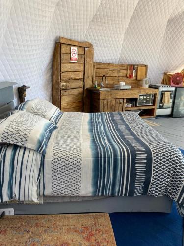 Una cama o camas en una habitación de Spiaggia y Domos