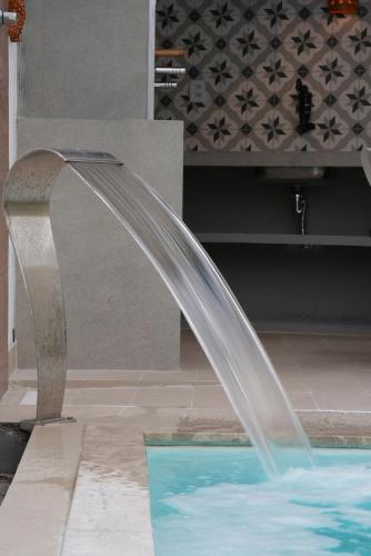 Kolam renang di atau dekat dengan Casa Completa com piscina, 800m da praia de Jauá